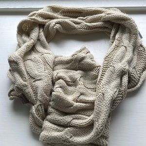Cream Circle Scarf 🧣